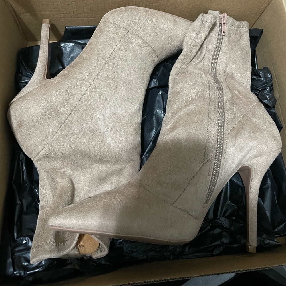 NWT Lulus sock heels